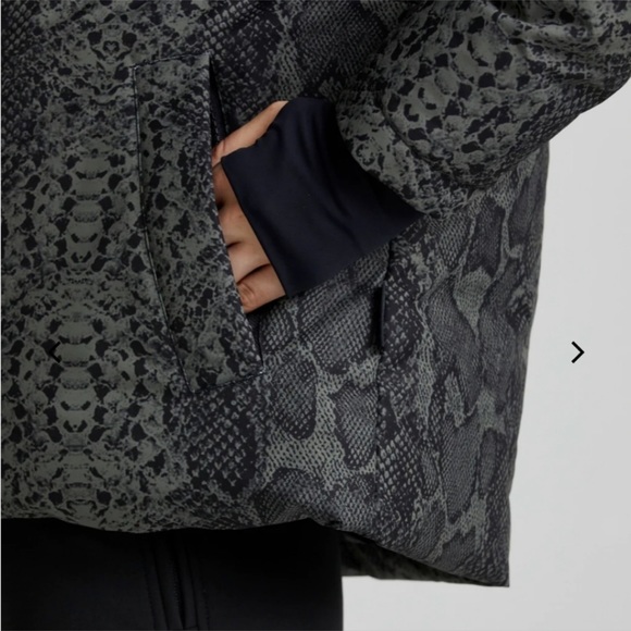 Varley Dorothy
Ski Jacket
Mono Boa XS - Picture 5 of 12